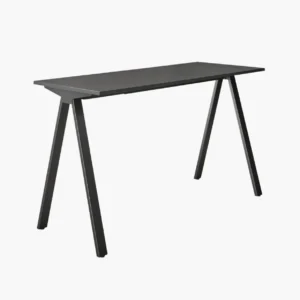 Hoge vergadertafel samenstellen